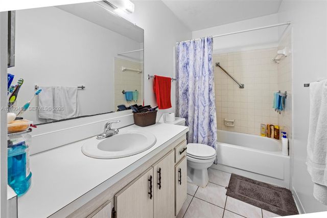 5839 La Pinata Blvd C-2, Green Acres, FL 33463