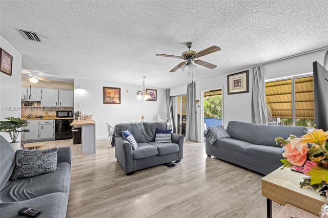5839 La Pinata Blvd C-2, Green Acres, FL 33463