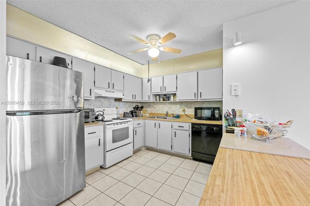 5839 La Pinata Blvd C-2, Green Acres, FL 33463