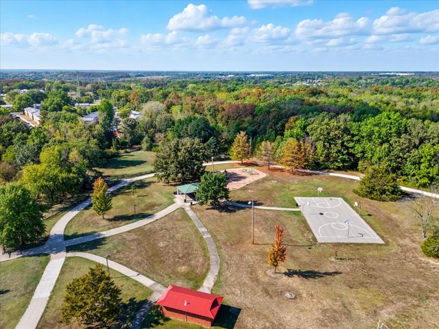 2605 SHAMROCK DR, Columbia, MO 65202