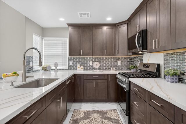 8005 DELAGE Way, Sacramento, CA 95828