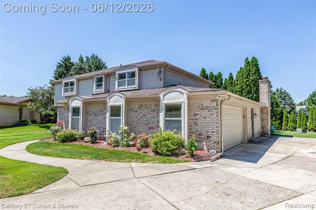 31259 Applewood Lane, Farmington, MI 48331