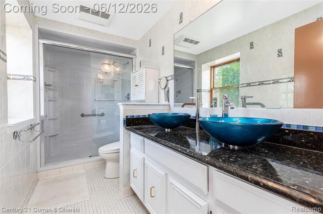 31259 Applewood Lane, Farmington, MI 48331