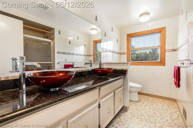 31259 Applewood Lane, Farmington, MI 48331