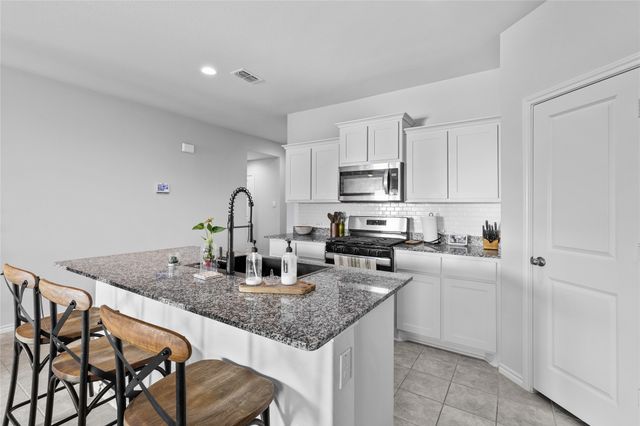 613 Whitecomb Lane, Justin, TX 76247