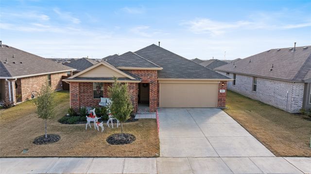 613 Whitecomb Lane, Justin, TX 76247