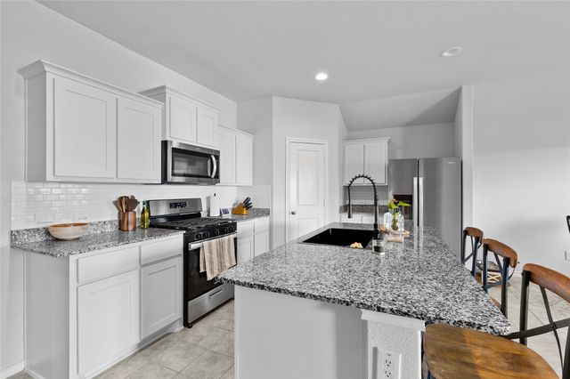 613 Whitecomb Lane, Justin, TX 76247