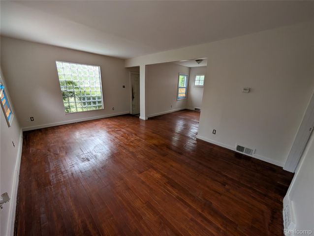 5575 Buckingham Avenue, Detroit, MI 48224