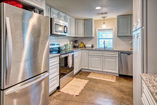 209 E Houston ST, Llano, TX 78643
