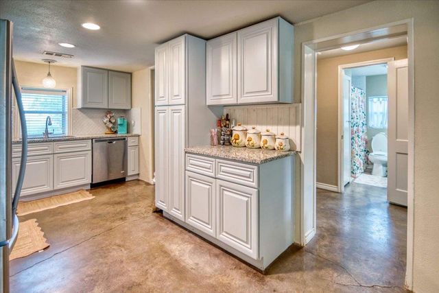 209 E Houston ST, Llano, TX 78643