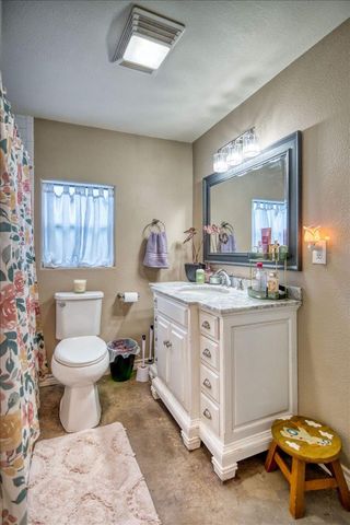 209 E Houston ST, Llano, TX 78643