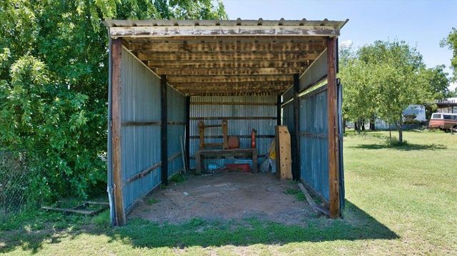 209 E Houston ST, Llano, TX 78643