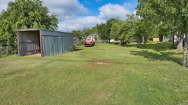 209 E Houston ST, Llano, TX 78643