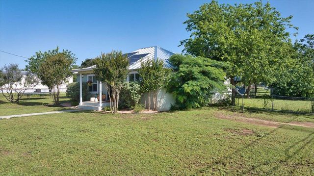 209 E Houston ST, Llano, TX 78643