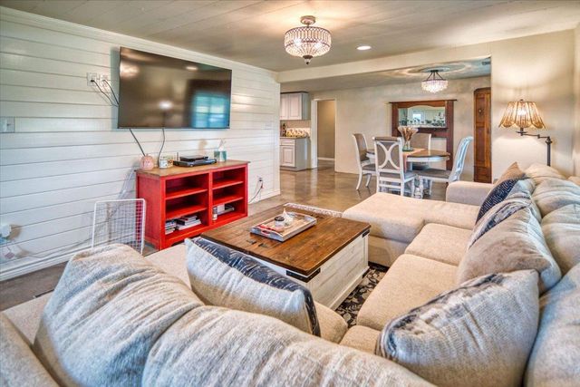 209 E Houston ST, Llano, TX 78643