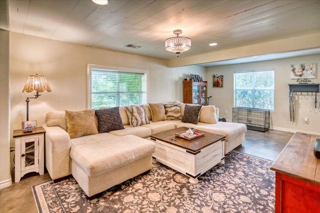 209 E Houston ST, Llano, TX 78643