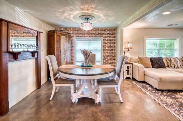 209 E Houston ST, Llano, TX 78643