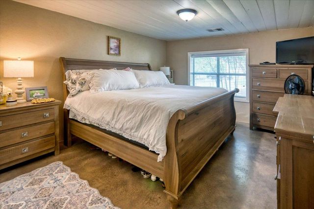 209 E Houston ST, Llano, TX 78643