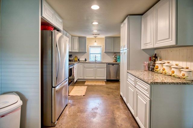 209 E Houston ST, Llano, TX 78643