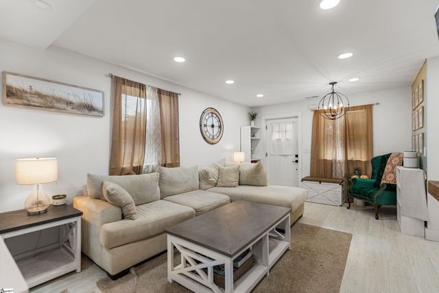 20 Virginia Drive, Woodruff, SC 29388