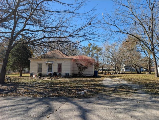 626 N 6th Street, Lacygne, KS 66040