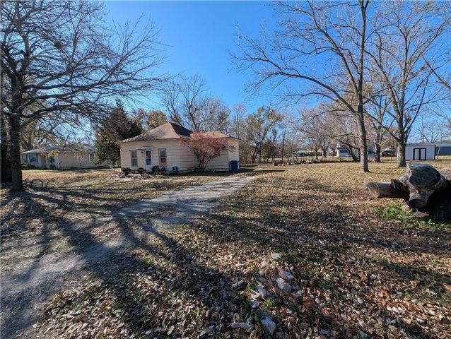 626 N 6th Street, Lacygne, KS 66040