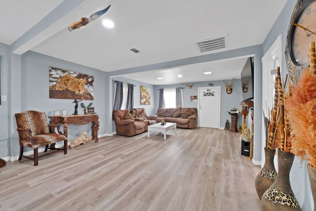 409 Roberts Avenue, Irving, TX 75060