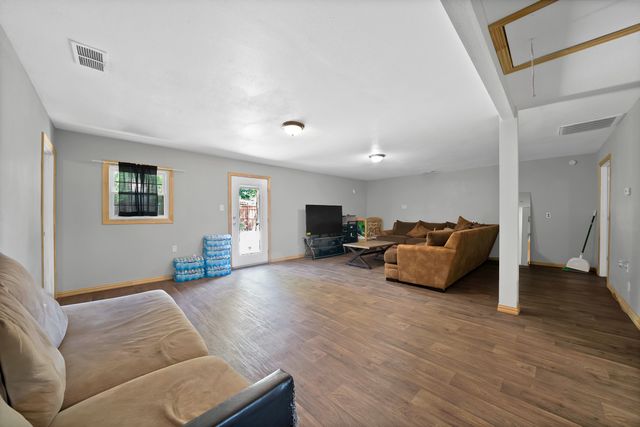 409 Roberts Avenue, Irving, TX 75060
