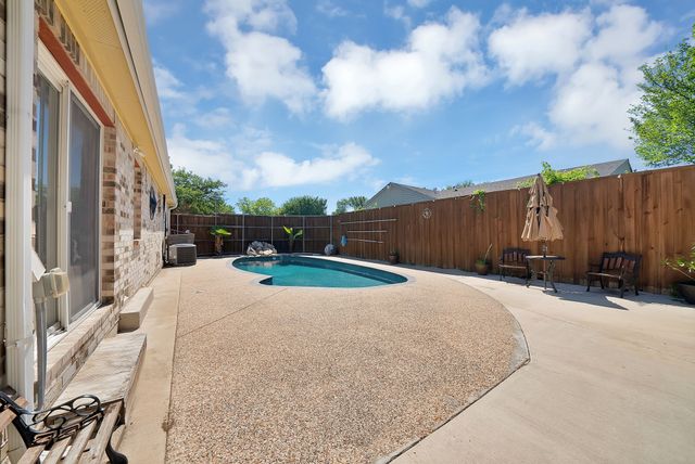 409 Roberts Avenue, Irving, TX 75060