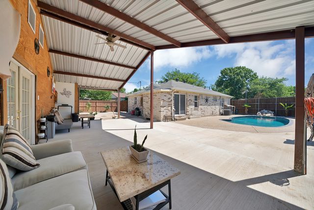 409 Roberts Avenue, Irving, TX 75060