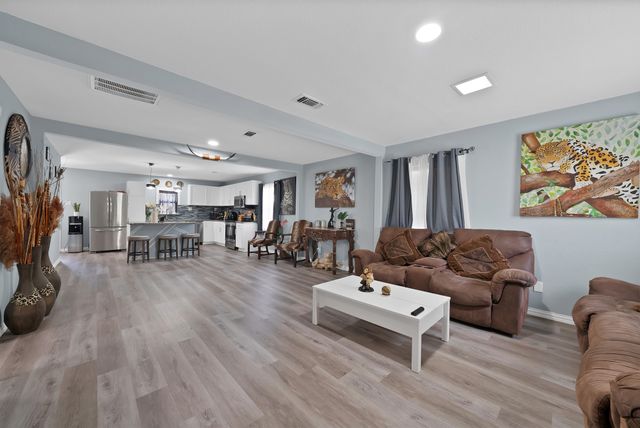 409 Roberts Avenue, Irving, TX 75060