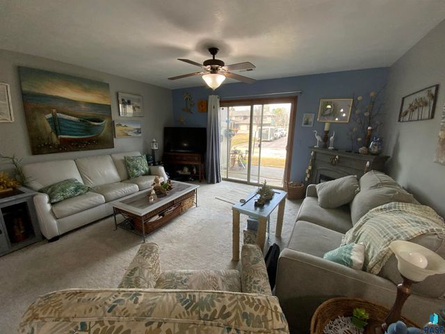 8506 W Lavern Wipf St Street, Sioux Falls, SD 57106