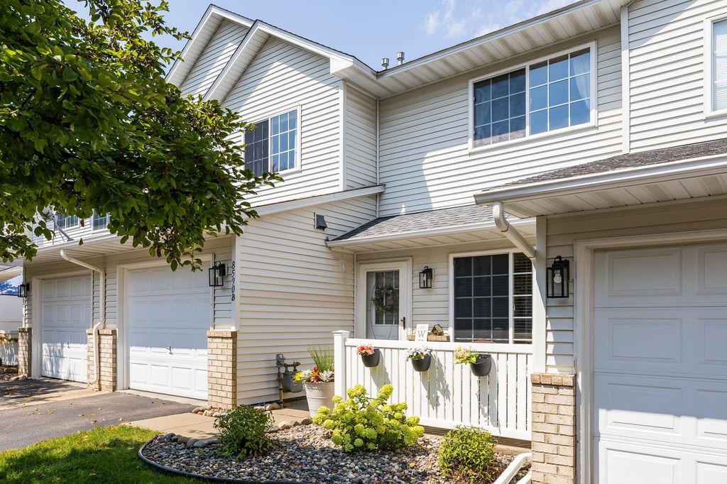 8590 Quarry Ridge Lane B, Woodbury, MN 55125