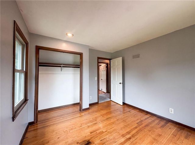 6916 N Overland Drive, Kansas City, MO 64151