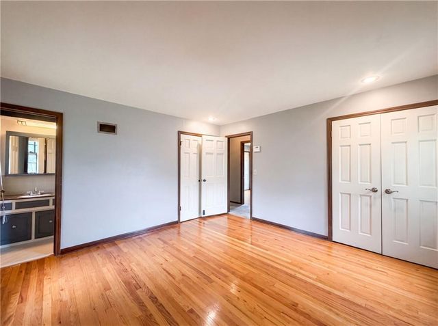 6916 N Overland Drive, Kansas City, MO 64151