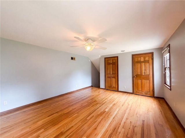 6916 N Overland Drive, Kansas City, MO 64151