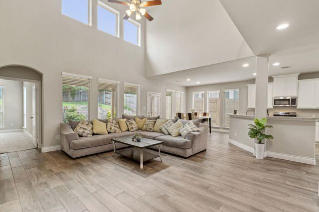 180 Santa Maria ST, Georgetown, TX 78628