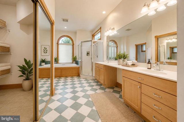 11 HOLLY KNOLL DR, Cape May Court House, NJ 08210