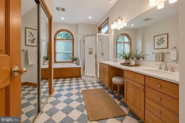 11 HOLLY KNOLL DR, Cape May Court House, NJ 08210