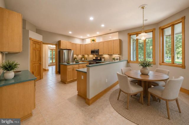 11 HOLLY KNOLL DR, Cape May Court House, NJ 08210