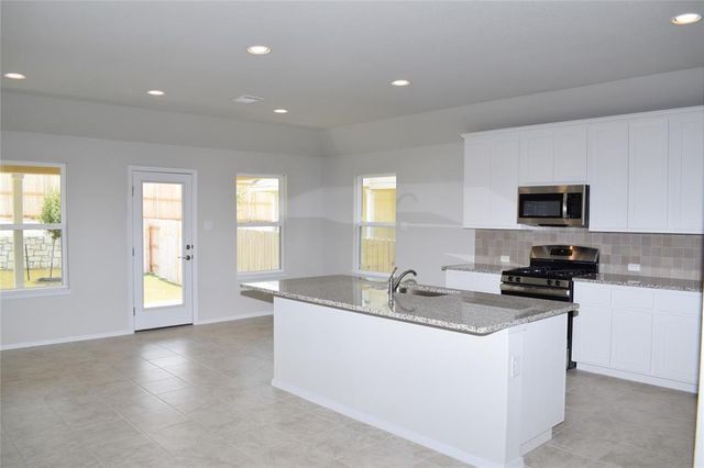 208 Shugart ST, San Marcos, TX 78666