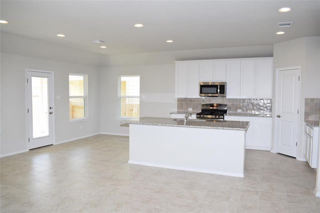 208 Shugart ST, San Marcos, TX 78666