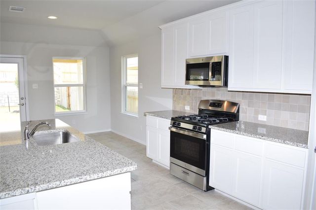 208 Shugart ST, San Marcos, TX 78666