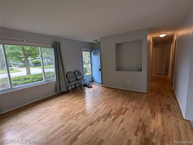 3310 Creek Drive, Ann Arbor, MI 48108