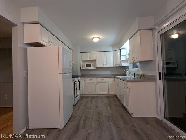 3310 Creek Drive, Ann Arbor, MI 48108