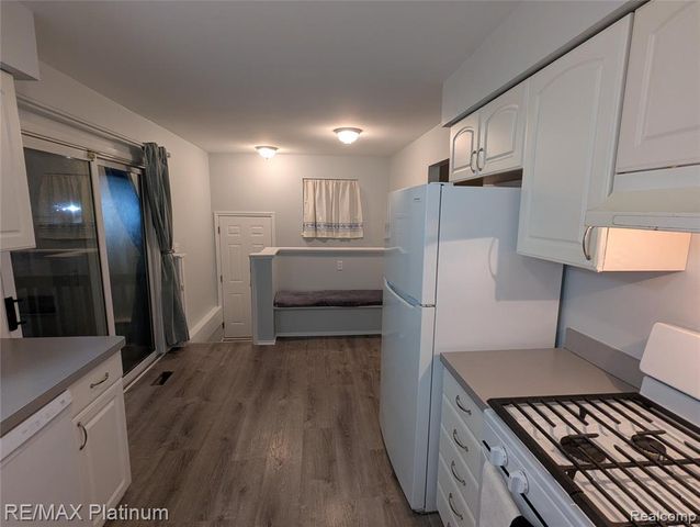 3310 Creek Drive, Ann Arbor, MI 48108