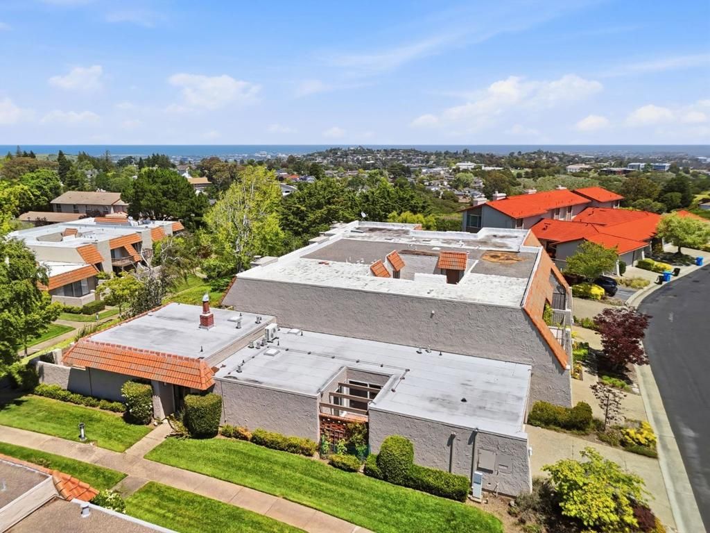 Image 11 of property listing at 17 Rinconada Circle, Belmont, CA 94002