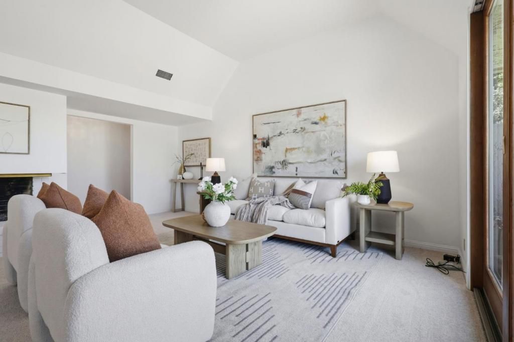 Image 12 of property listing at 17 Rinconada Circle, Belmont, CA 94002