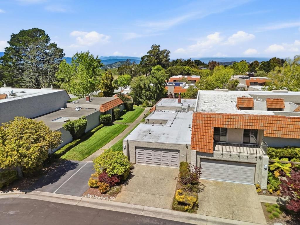 Image 13 of property listing at 17 Rinconada Circle, Belmont, CA 94002