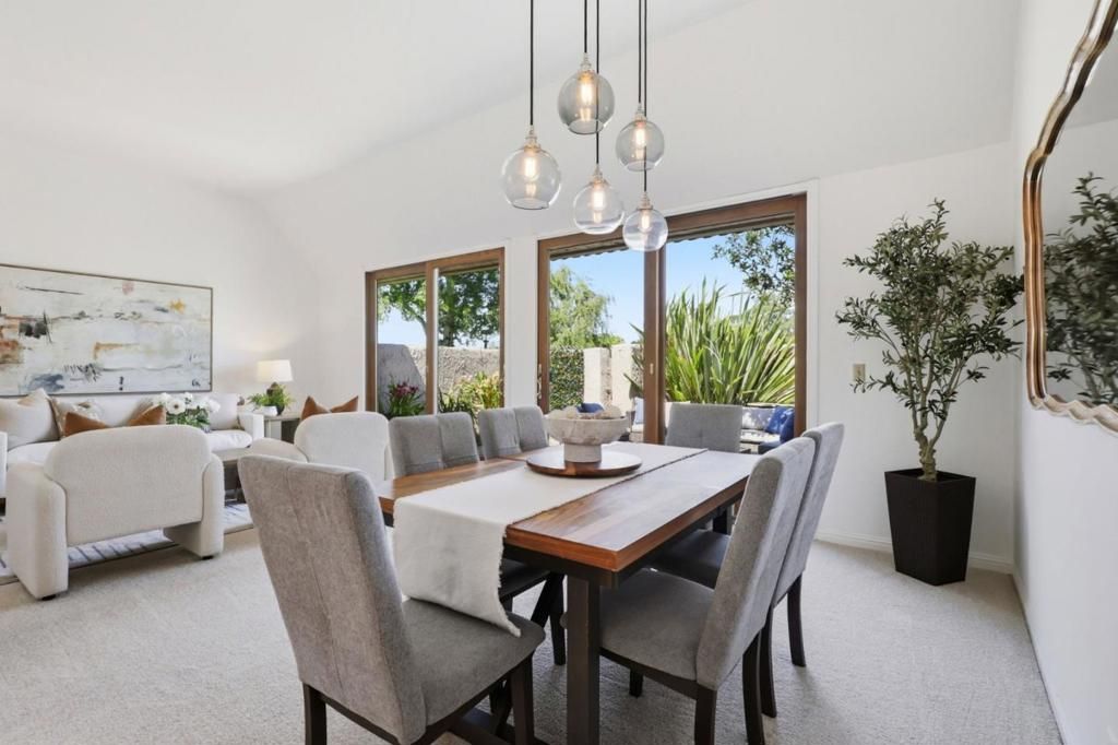 Image 16 of property listing at 17 Rinconada Circle, Belmont, CA 94002